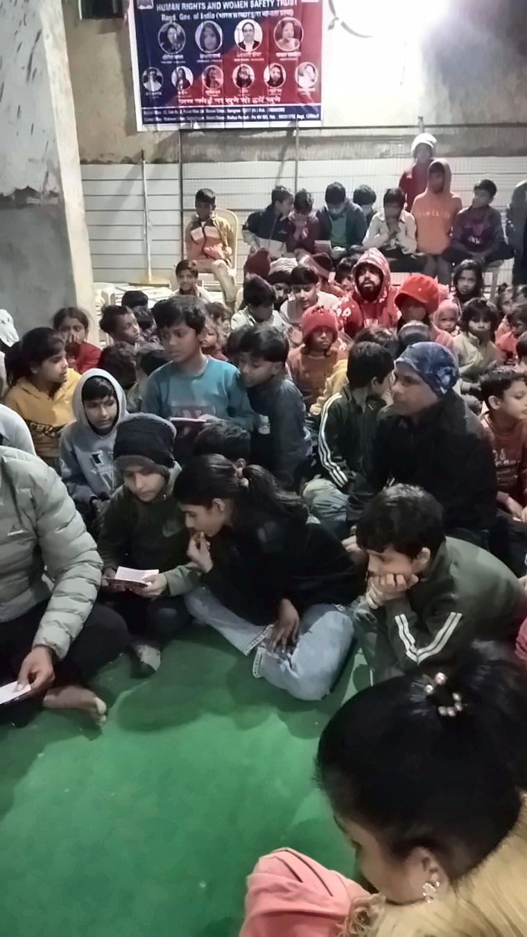 बच्चों के लिए अल्पाहार वितरण